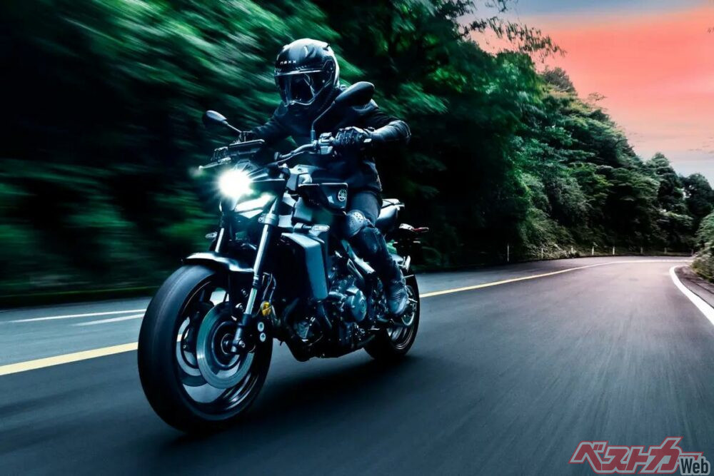 2024_YAM_MT09AS_EU_MDNM6_ACT_004_03_preview_2024-07-25-11-29-50speed400