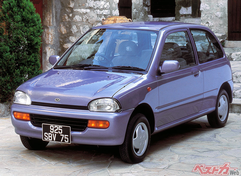 これまでの軽自動車のあり方にとらわれることのない「ドライバーズ・ミニセダン」という発想を提案したスバル ヴィヴィオ(1992-1998年)