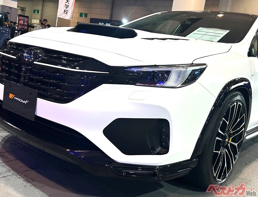 レイバックがAMG化!!? マットホワイトに大径ホイールがキマる