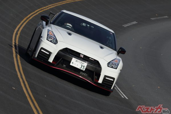 いい味を出していると人気が高い相葉瞬が作中でドライブする日産GT-R NISMO