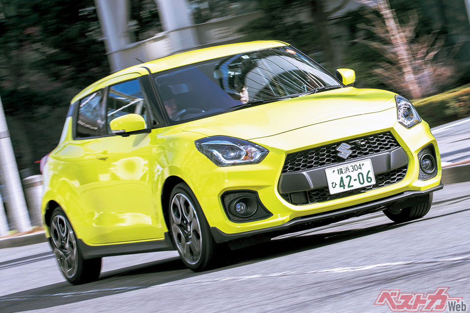 ホイールベース2450mmで3ナンバーになったが、車重は970kg(6MT)と軽量。トランスミッションは6MTと6ATを設定している。今回試乗した安全装備満載のグレードでも価格は200万円を切っており、スタートプライスは183万6000円(標準6MT)とリーズナブル