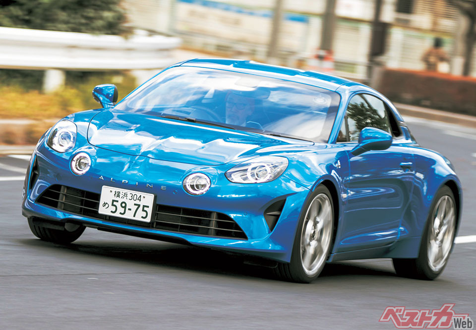 走ってすぐに軽さが感じられる! エンジン音も刺激的で、楽しいことこのうえない!