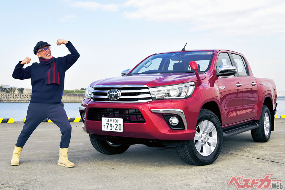 トヨタ ハイラックスZ(6AT・374万2200円)。13年ぶりに国内市場に復活した8代目ハイラックス。全長5335×全幅1855×全高1800mm、ホイールベース3085mm、車重2080kg、最低地上高215mm(Z)。エンジンは直4、2.4Lディーゼルターボで150ps/40.8kgmを発生