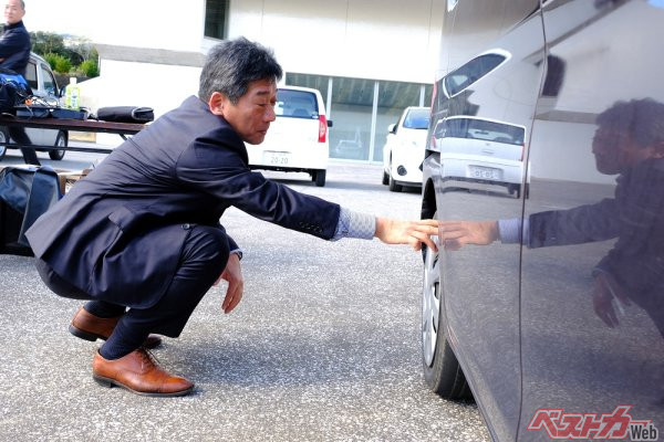 日産・自動車大学校理事長、そして日産自動車常務執行役員の神田昌明氏も視察に訪れた。現場の最前線で学生や島民の皆さんの声を直接聞いていた