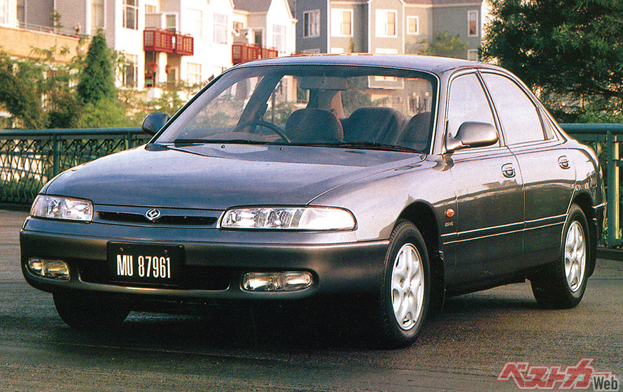 マツダ クロノス（1991-1995年）。主力車種だった「カペラ」の後継モデルとして登場したクロノス