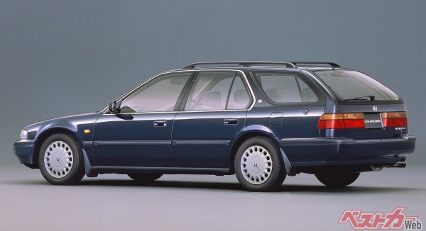 初代はアコードUSワゴンと命名。この特別感のある車名もユーザーを煽った
