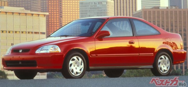 1997年にハッチバックにタイプRが設定されたのもクーペの存在感を薄めた