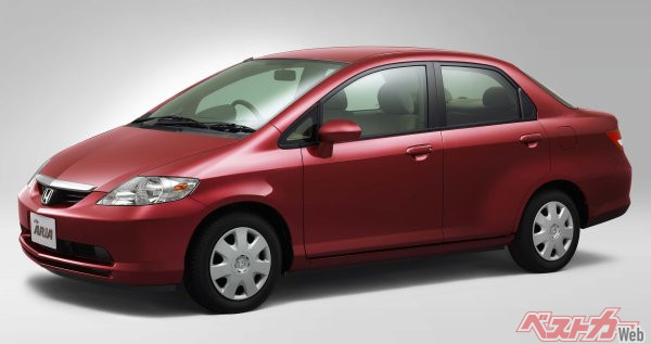 フィットアリアが登場した頃から、小型セダンへの需要が激減していたのが不運だった