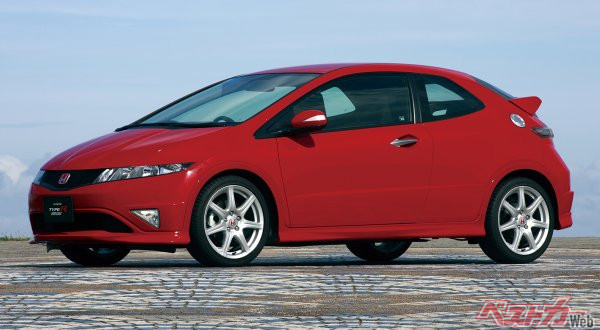 フロントセクションはフィットベースのタイプRユーロは2回限定販売された