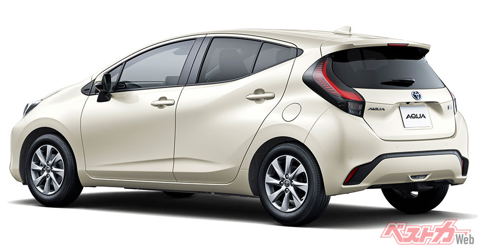 トヨタ アクア Z(2WD/クリアベージュメタリック)〈オプション装着車〉(2021年7月19日発売開始時の公式画像)