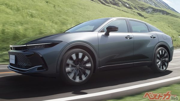 CROSSOVER RS“Advanced”（ブラック×プレシャスメタル）＜オプション装着車＞（2022年7月15日発表時の公式画像）