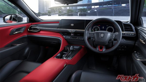 SPORT RS（2.5Lプラグインハイブリッド車）（内装色 ： ブラック＆センシュアルレッド）（2023年12月プラグインハイブリッドモデル発売開始時の公式画像）