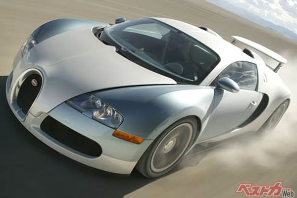 ブガッティヴェイロン。431.072km/hの世界最高速度記録を持つスーパーカー。市販版はW16だ
