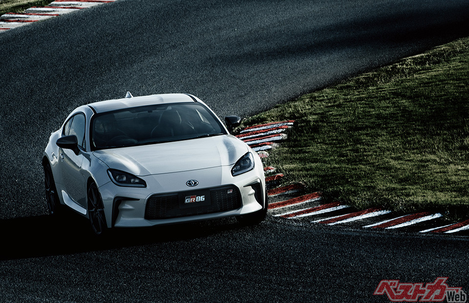 RZ(6MT)(クリスタルホワイトパール)(2021年10月28日発売開始時の公式画像)