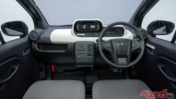 X(内装色ブラック)(2020年12月発売開始時の公式画像)