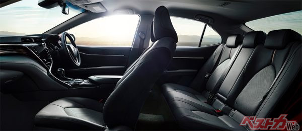 G “レザーパッケージ”(内装色:ブラック)〈オプション装着車〉(2017年7月発売開始時の公式画像)