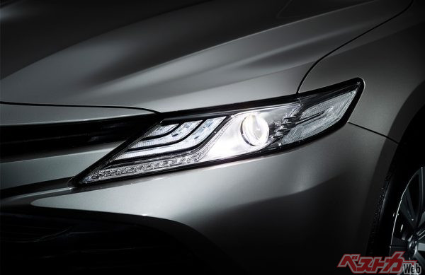 Bi-Beam LEDヘッドランプ (オートレベリング機能付)+LEDクリアランスランプ+LEDデイライト(2017年7月発売開始時の公式画像)