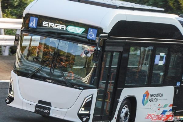 バスが乗用車よりも電動化に向いてるワケって??　中国EVバスが勢い増す中……純国産「いすゞ エルガEV」誕生！