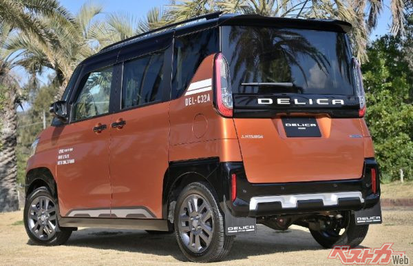 リアにも「白DELICA」がド～ンと入るオプションなんですよ