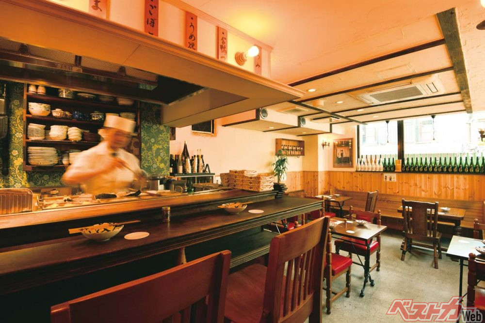 『関西煮 理（おさむ）OSAMU TOKYO』ビストロのような内観がモダンで個性的