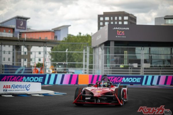 アタックモードに入るために必須のアクティベーションゾーンポイントはウォールにも明記されている