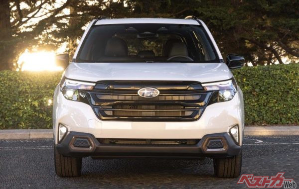 新型フォレスターは従来までのスバルSUV、レガシィアウトバックやクロストレック、レヴォーグレイバックとは違ったデザインテイストに