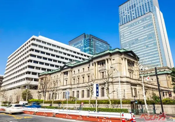ついにマイナス金利が解除！　このままだと銀行のマイカーローンが上がるかも……実は知らない銀行金利の秘密