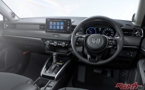 水平基調デザインで助手席でも収納を堪能できる仕上がりに!!