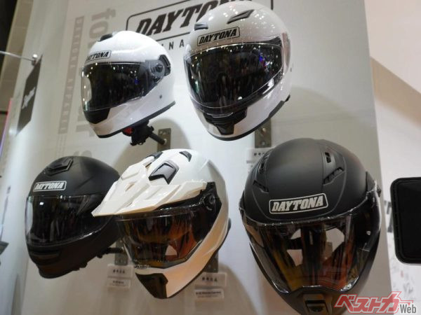 デイトナがオリジナルヘルメットを一挙5モデル発表！価格はなんと2万円前後になりそう！？【モーターサイクルショー2024】