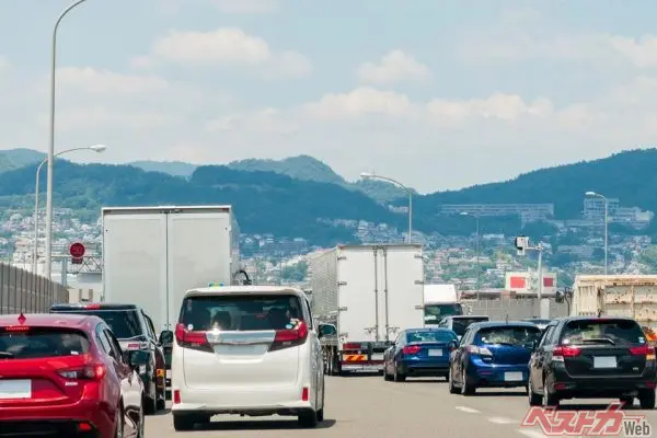 「ウインカー」は右に出す？　左に出す？　先に行っちゃっていい？　迷った時の最適解とは