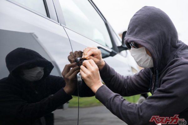 窃盗団はまるで常に監視しているかのように人気車種をやすやすと（buritora@AdobeStock）