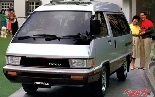 見た目こそ商用バン色が強いが内装は今でも通用する豪華っぷり!!!!