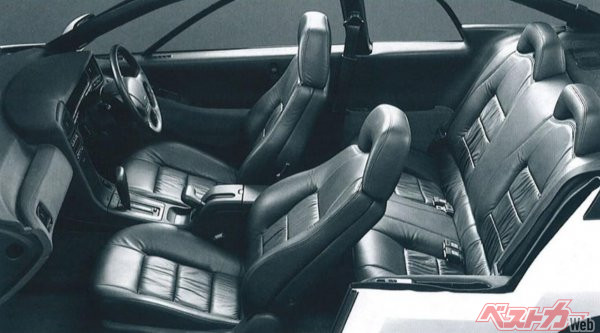 アルシオーネSVXのシート。グランドツーリングカーとして快適な室内空間を確保