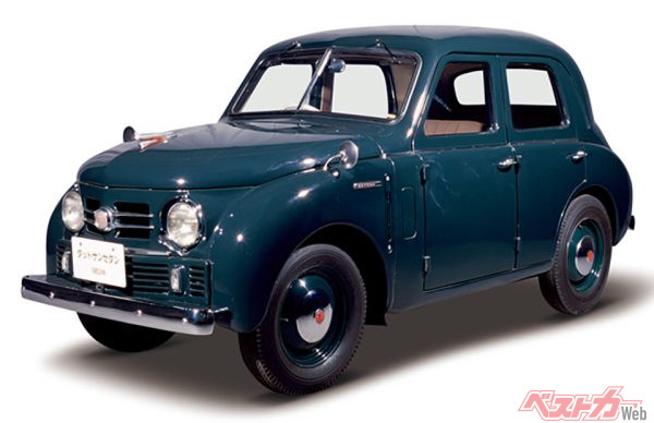 ダットサンデラックスセダンDB型。徳さんが初めて愛車としたクルマはお父さんの営業車だった、だるま型のダットサンセダン。サイドバルブの722ccエンジンの最高出力は15馬力だった