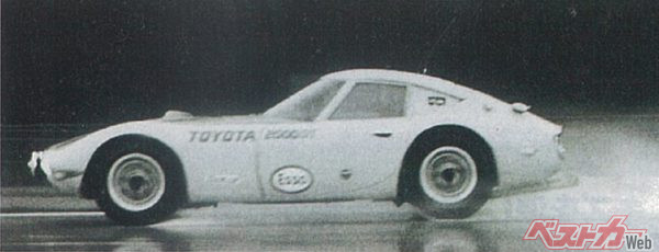 トヨタ2000GTのスピード・トライアルは1966年10月1～4日のヤタベで実施。大雨だった