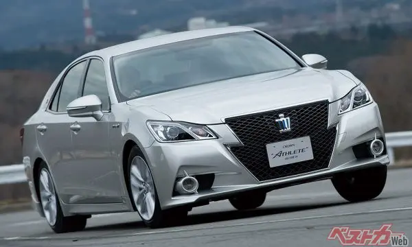 2.5ハイブリッドアスリートG(543万円)。旧型クラウンHVを100とすると新型クラウンHVは加速フィール70/ハンドリング90/乗り心地110/燃費120/居住性100/インテリアの質感110/総合点150!