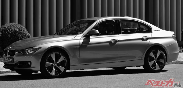 BMW アクティブハイブリッド3（699万円）……直6、3L直噴ツインスクロールターボエンジンにモーターを組み合せ、システム出力は340psを発生。0～100km/h加速タイムは5.3秒という俊足をみせる