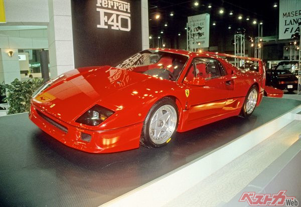 1987年7月に発表されたフェラーリ F40。当初400台の限定生産といわれていたが、あまりの反響の大きさから1200台以上が生産された