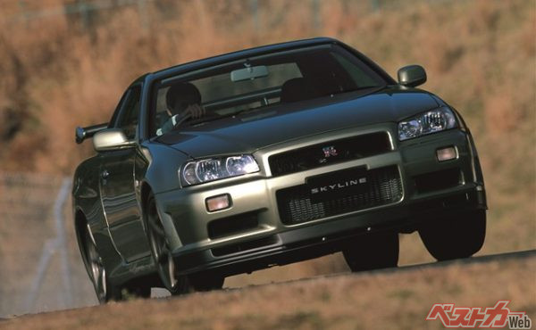1999年生まれで、今年25年ルール解禁となる日産スカイラインGT-R(R34型)。第二世代Rの末っ子もついに25年前のクルマに……