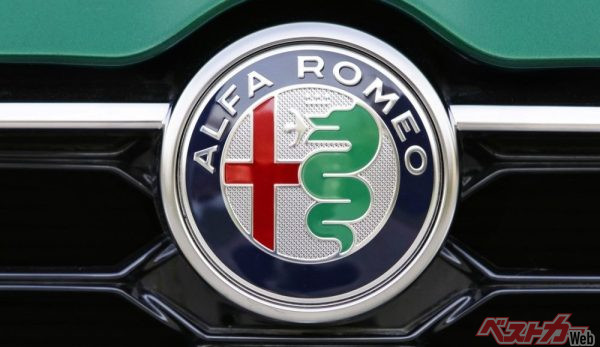 ミラノ市の赤十字とヴィスコンティ家の紋章を組み合わせたエンブレム。かつては下部分にMILANOの刻印があったが今は消滅