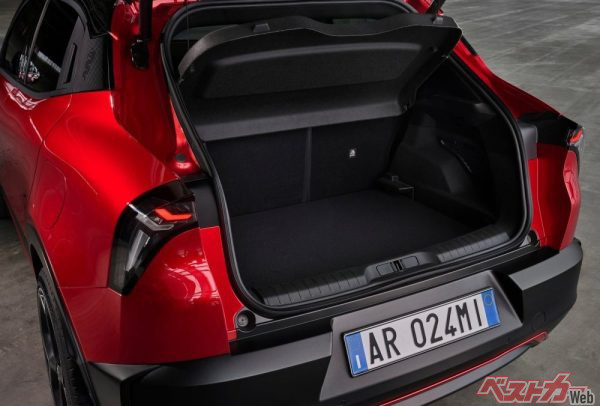 BセグメントSUVとしては最大級となる400Lの容量のラゲッジスペースを持つのもミラノの魅力となるはず