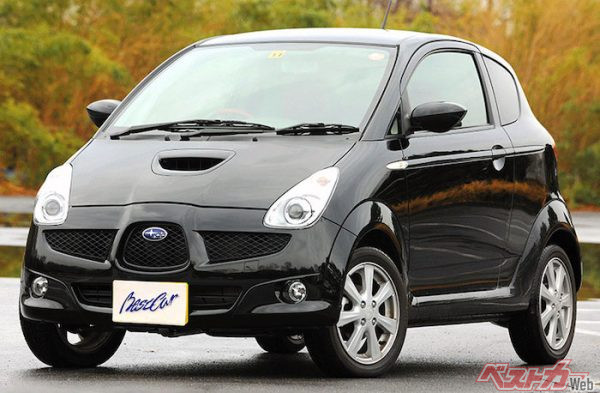 航空機を思わせるスプレットウイングスグリルが特徴