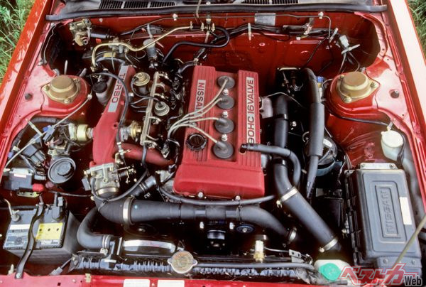最終的にはインタークーラーターボで205PSを発揮。ちなみに「RS」はレーシング・スポーツの略。GT-Rなき時代におけるホットモデルの役割を果たした