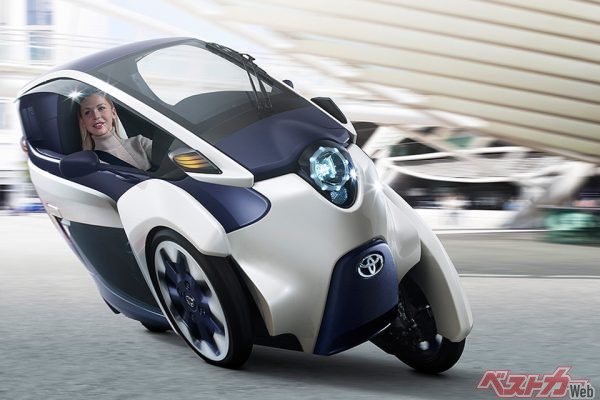 これが2013年の東京モーターショーで発表されたトヨタ i-ROAD。各地で試乗会なども催された