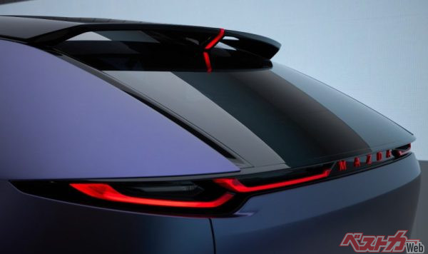 このリアコンビがマツダのアピールしているクロスウイングで、確かにこれまでのマツダ車にないテイスト