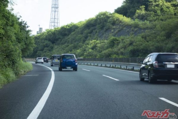 あおり運転を取り上げられることが多い昨今、車間距離は保つことにこしたことはない