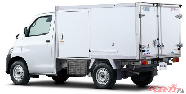 TECS 冷凍車 リヤ オプション装着車（2020年6月 マイナーチェンジ時の公式画像より）