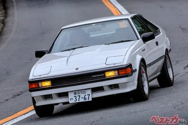 旧車の味はハンパない!! 2.8L直6搭載の[初代ソアラ]加速は