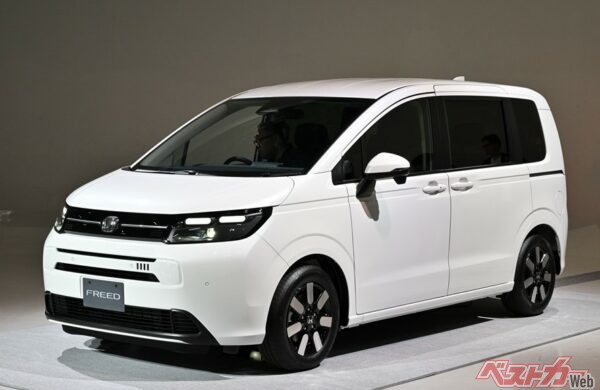 こちらがフリードAIR。ステップワゴンに似たシンプルでクリーンなデザイン。売れそうだ