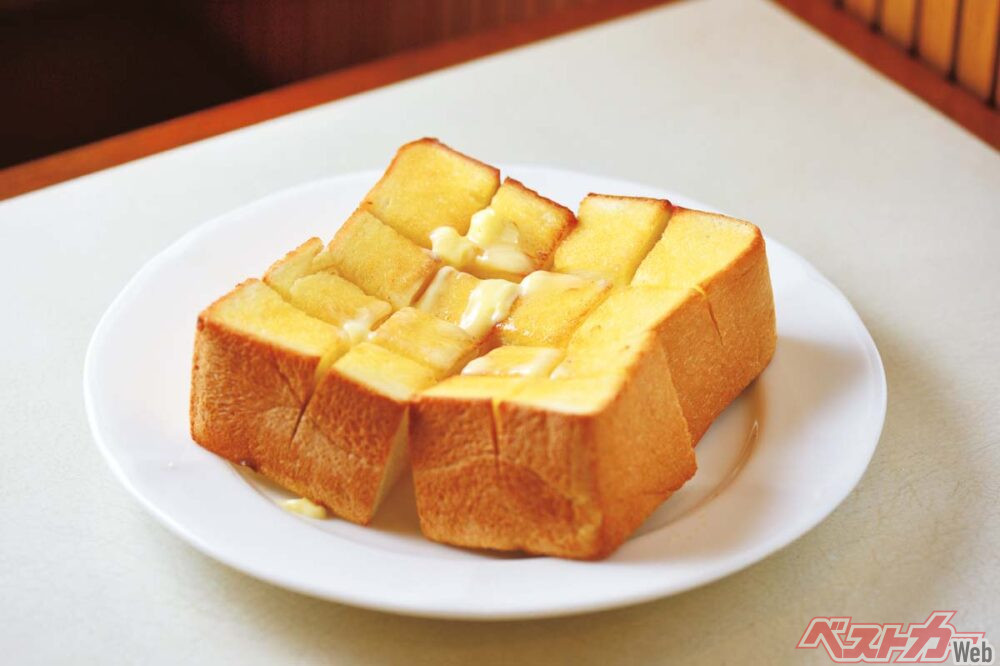 『カフェ・ド・エスポワール』バタートースト　500円　5cmほどの厚切り＆バターにニンマリ♪これしか頼まない常連さんもいるとか